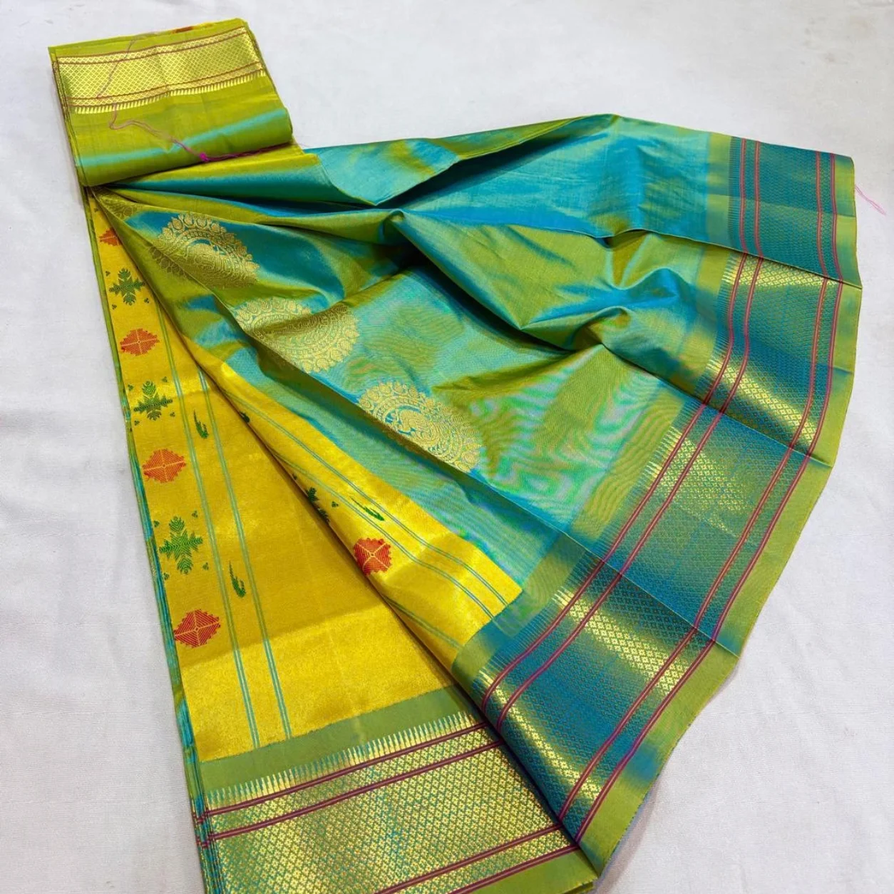 6 Maharani Kadiyal Paithan Handloom - Image 1